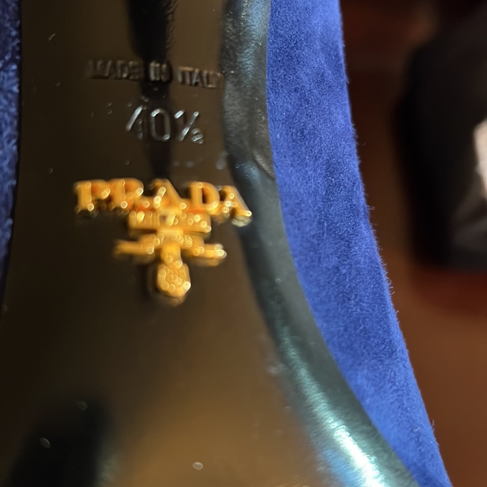 PRADA Suede pumps with polished Gold stiletto heels - Picture 6 of 6